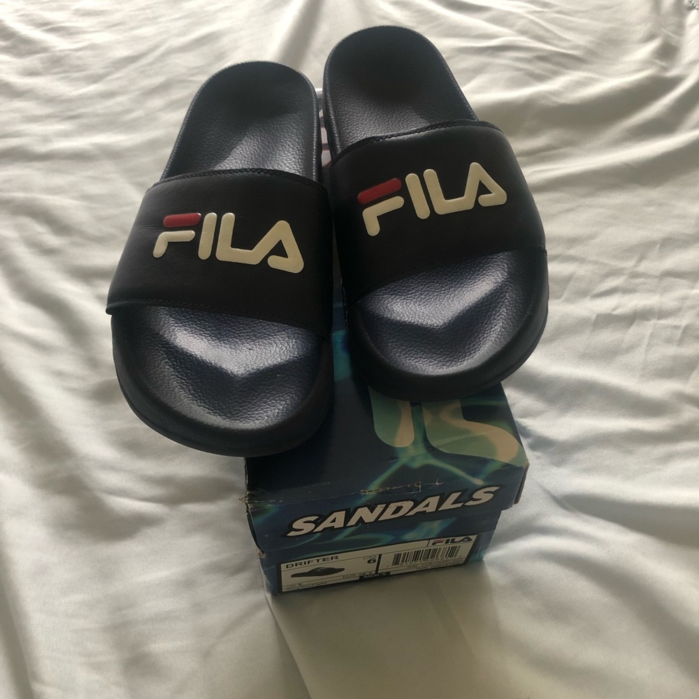 Fila slides